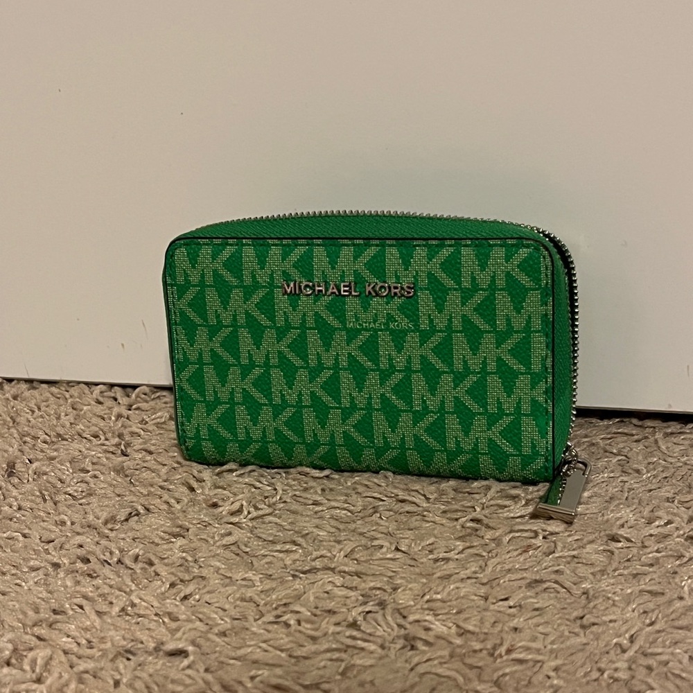 Super cute/perfect condition Michael Kors wallet.